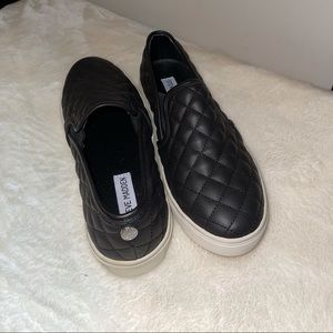 Steve Madden Black Quilted sneakers